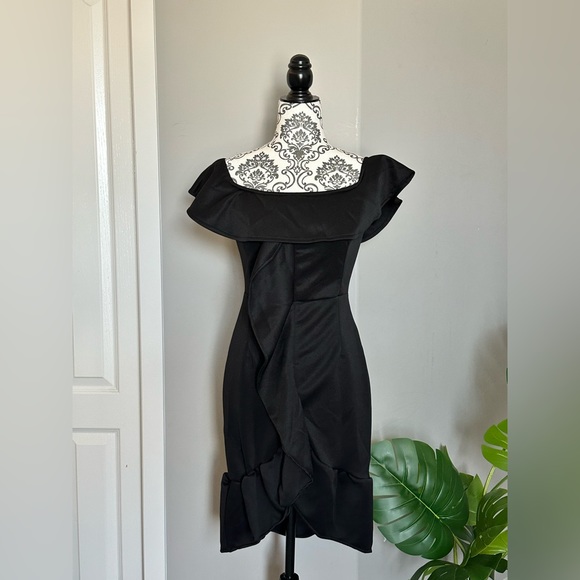 Black Dress - Picture 1 of 7